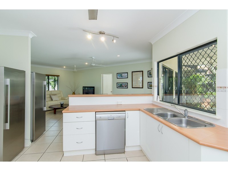 1  Otter St, Kewarra Beach QLD 4879