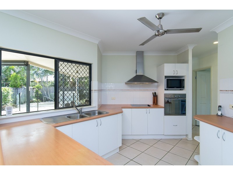 1  Otter St, Kewarra Beach QLD 4879