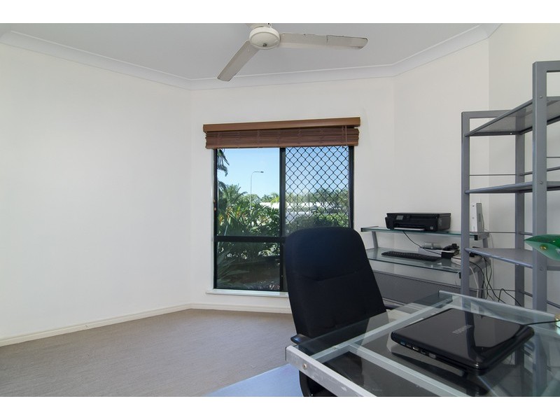 1  Otter St, Kewarra Beach QLD 4879