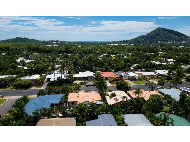 1  Otter St, Kewarra Beach QLD 4879