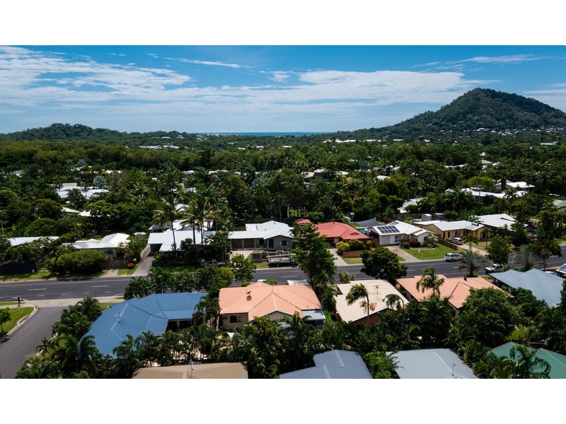 1  Otter St, Kewarra Beach QLD 4879