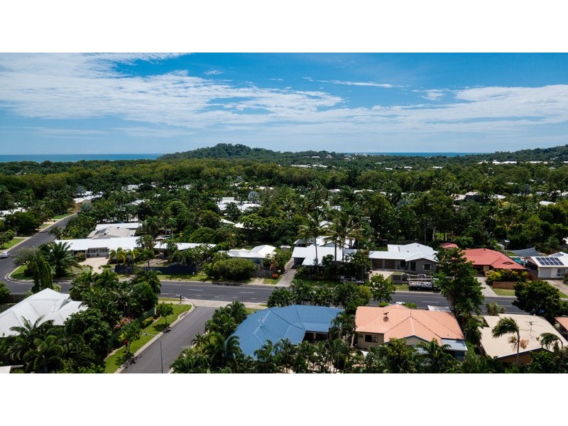 1  Otter St, Kewarra Beach QLD 4879