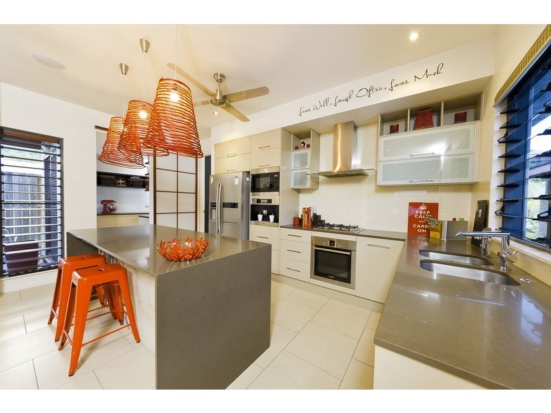 17 Muller Street, Palm Cove QLD 4879