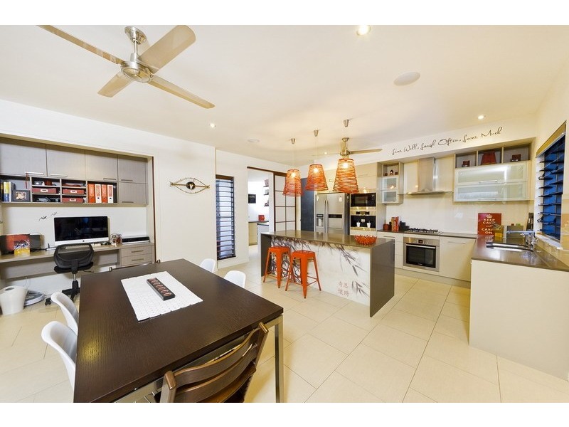 17 Muller Street, Palm Cove QLD 4879
