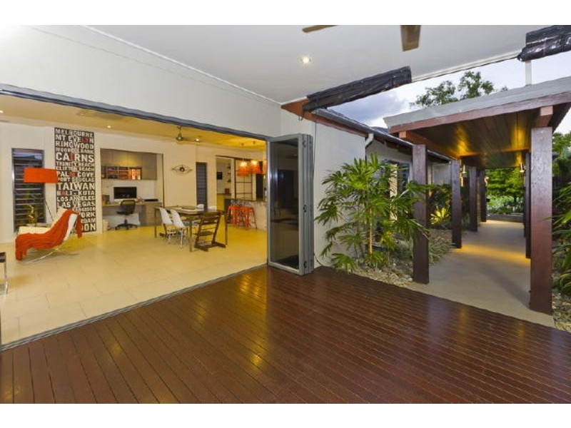 17 Muller Street, Palm Cove QLD 4879