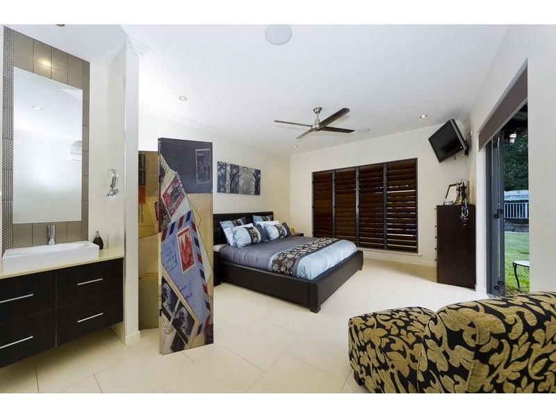 17 Muller Street, Palm Cove QLD 4879
