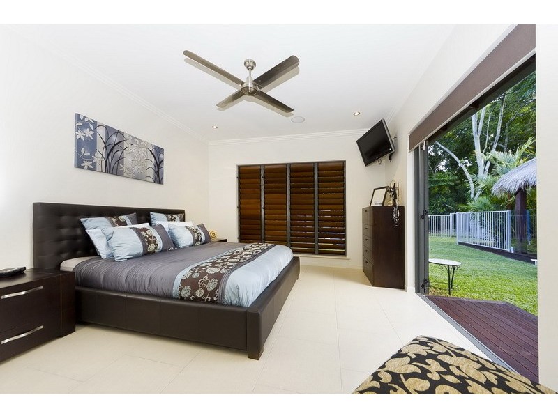 17 Muller Street, Palm Cove QLD 4879