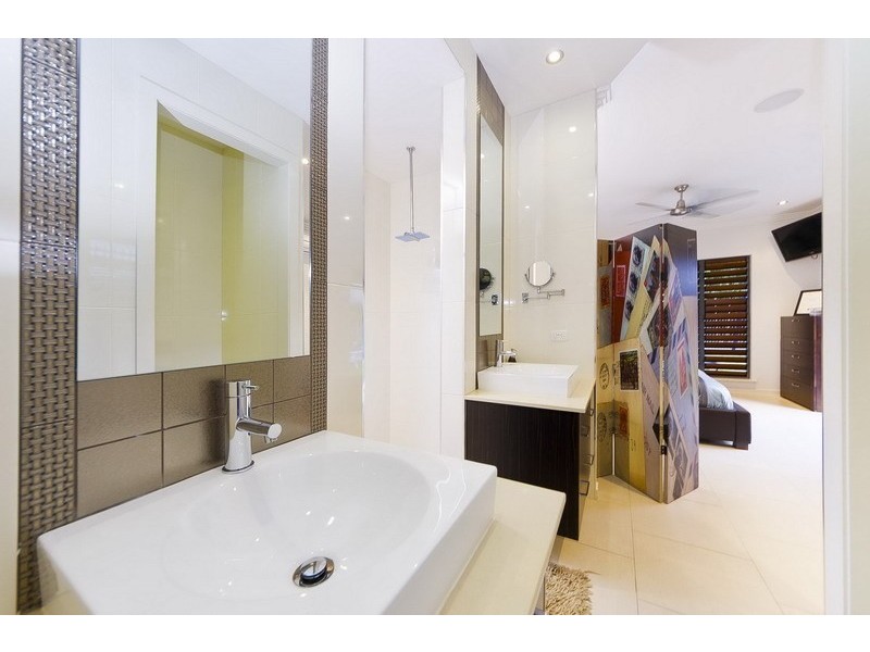 17 Muller Street, Palm Cove QLD 4879