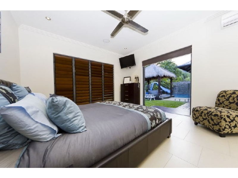 17 Muller Street, Palm Cove QLD 4879