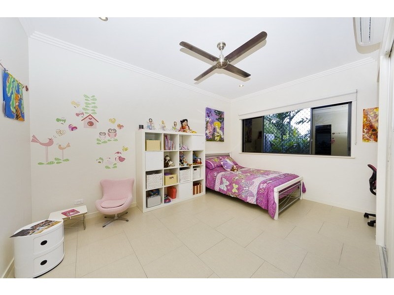17 Muller Street, Palm Cove QLD 4879
