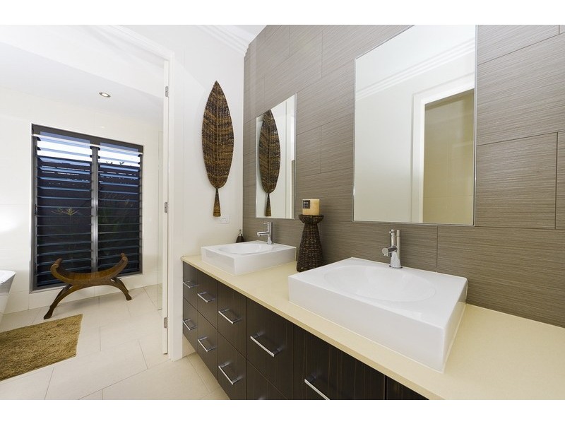 17 Muller Street, Palm Cove QLD 4879