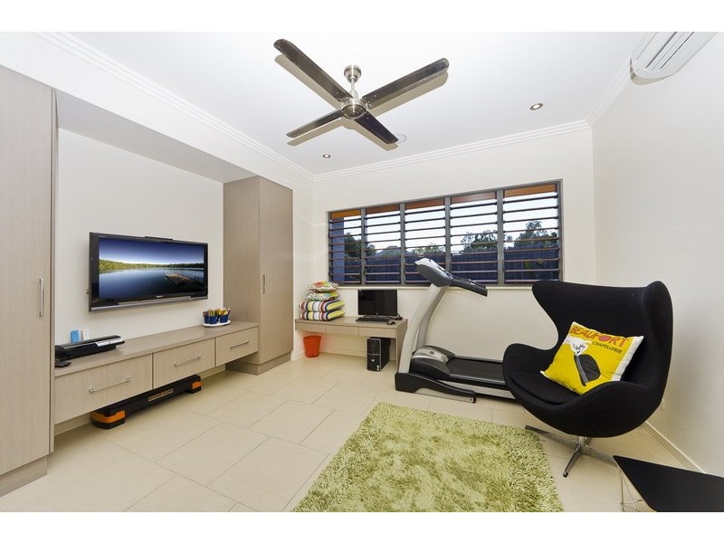 17 Muller Street, Palm Cove QLD 4879