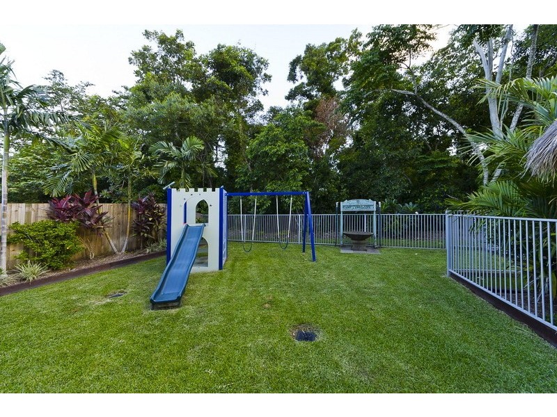 17 Muller Street, Palm Cove QLD 4879