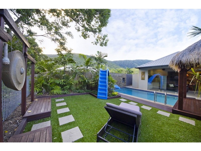 17 Muller Street, Palm Cove QLD 4879
