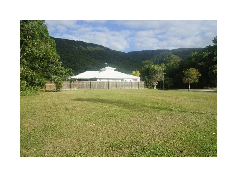 15 Aurelia Rd, Palm Cove QLD 4879