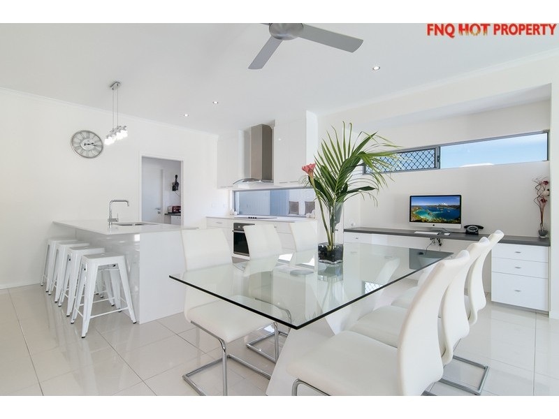 128 Harbour Drive, Trinity Park QLD 4879