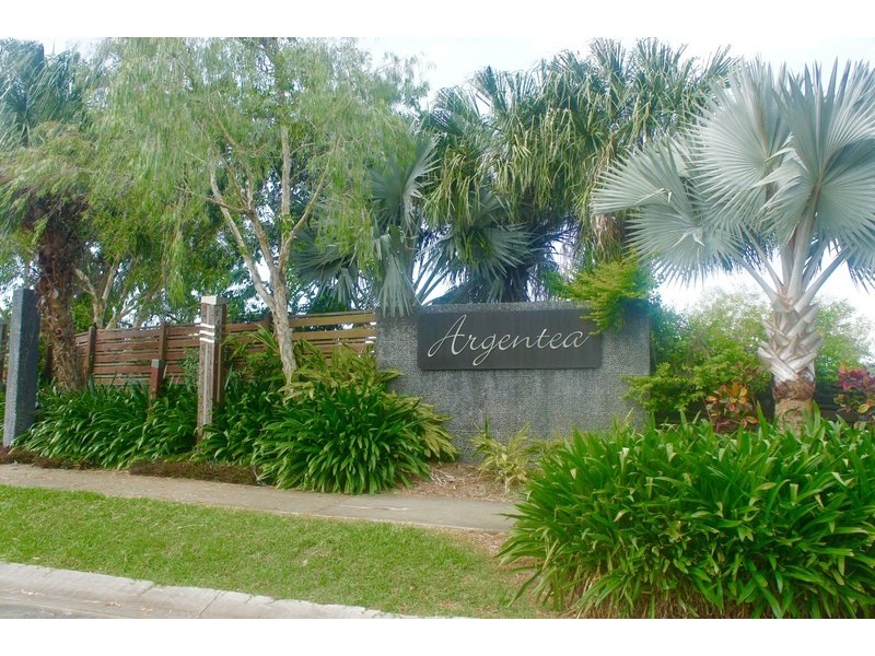 1 Kurt Close, Palm Cove QLD 4879