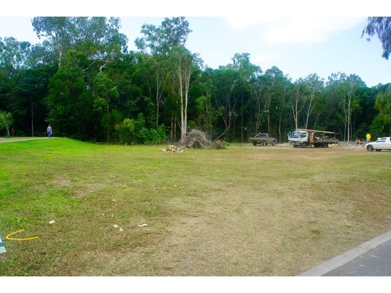 1 Kurt Close, Palm Cove QLD 4879