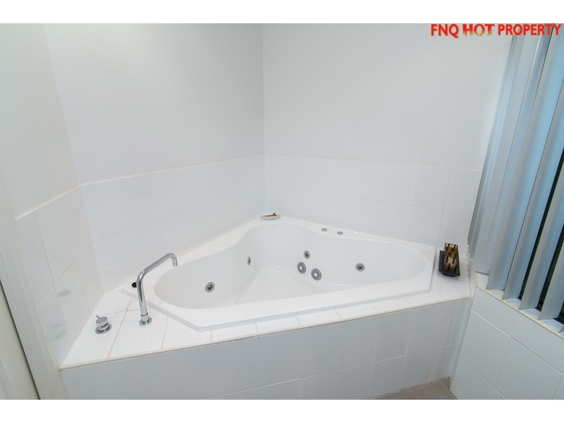 1 Pollock Close, Bentley Park QLD 4869