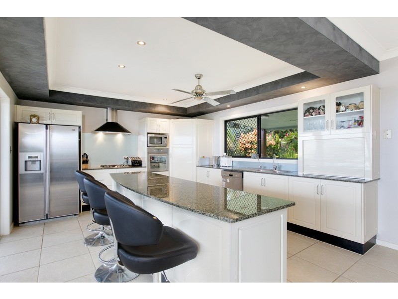 22 Savannah St, Palm Cove QLD 4879