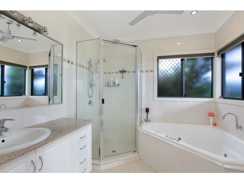 22 Savannah St, Palm Cove QLD 4879