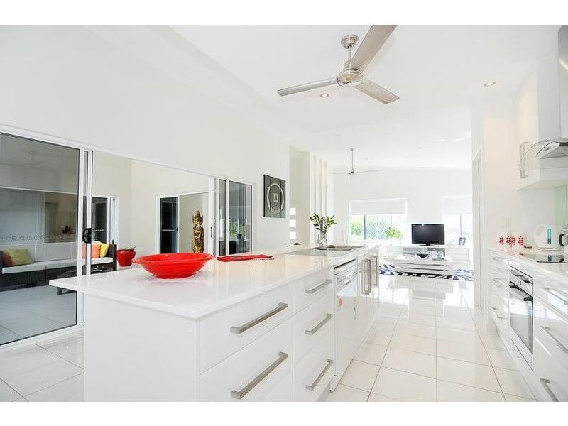 2 Carmelo Close, Whitfield QLD 4870