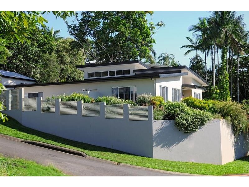 2 Carmelo Close, Whitfield QLD 4870