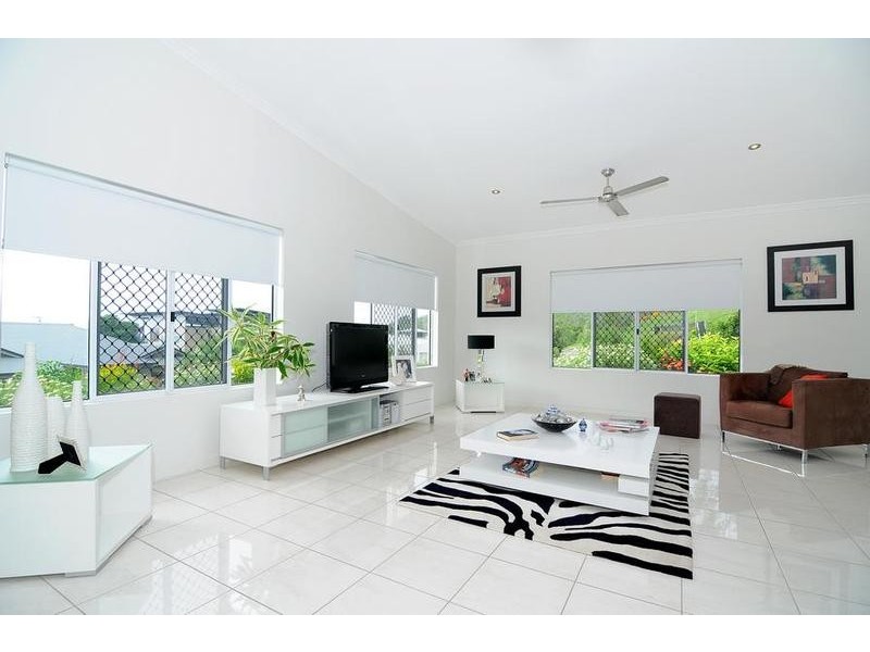 2 Carmelo Close, Whitfield QLD 4870