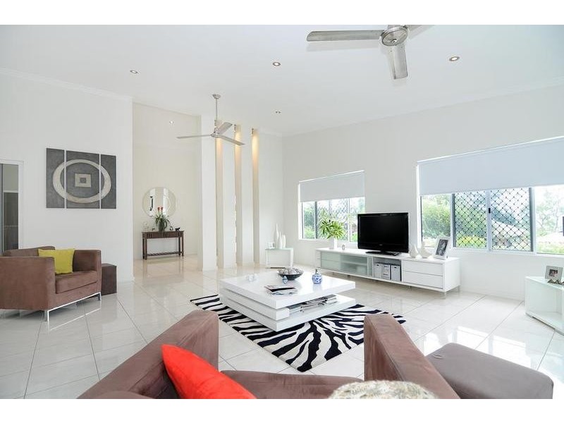 2 Carmelo Close, Whitfield QLD 4870