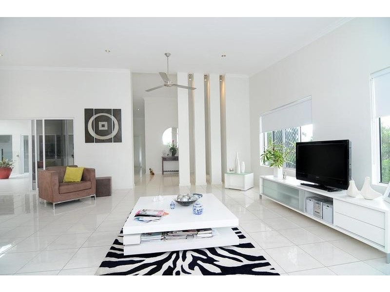 2 Carmelo Close, Whitfield QLD 4870