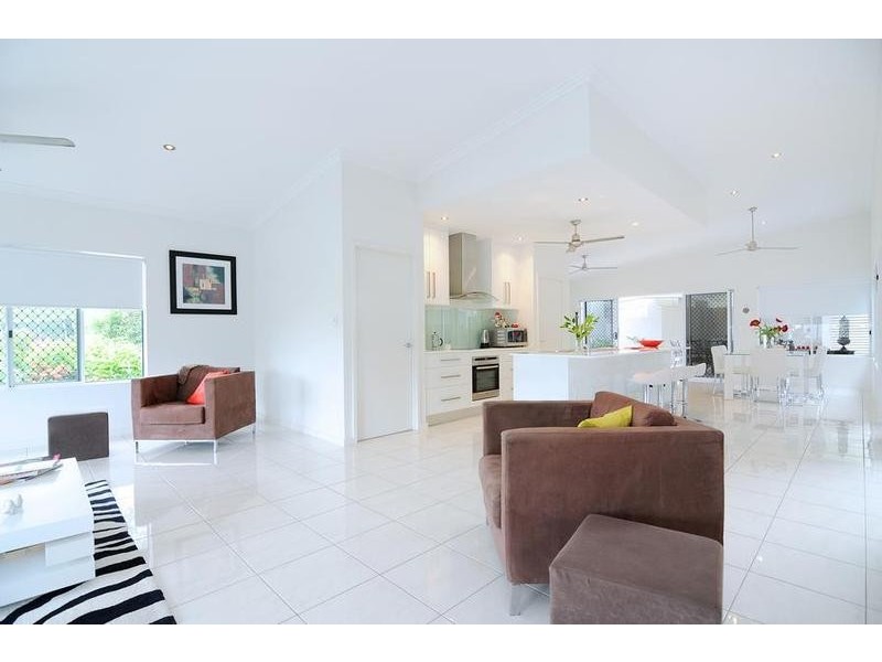 2 Carmelo Close, Whitfield QLD 4870