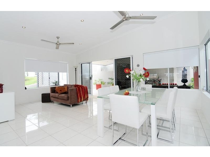 2 Carmelo Close, Whitfield QLD 4870