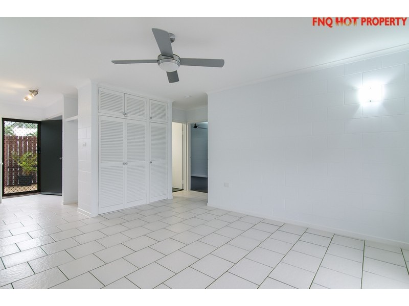 2/28 Girralong Street, Woree QLD 4868