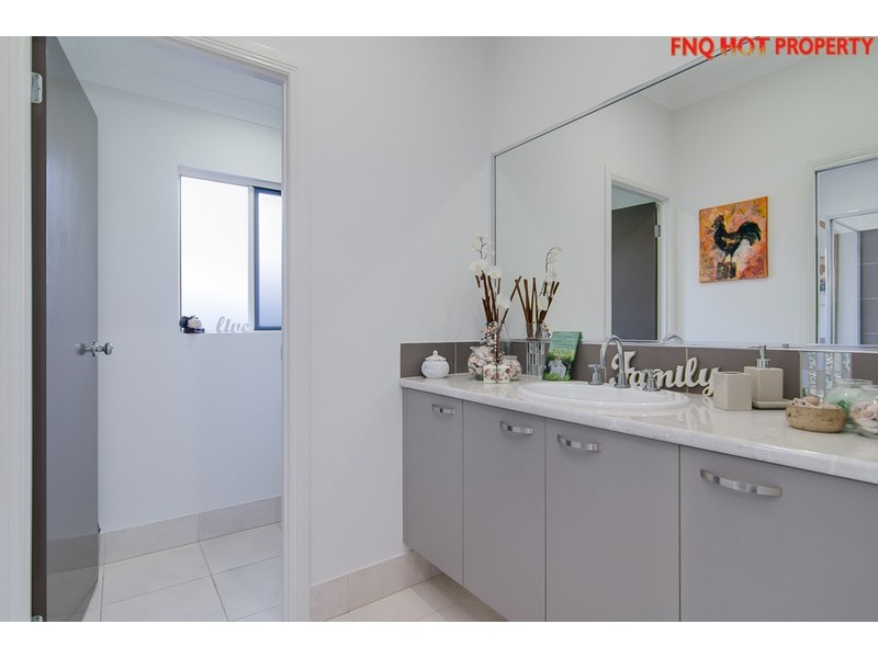 3 Icefire Qy, Trinity Park QLD 4879