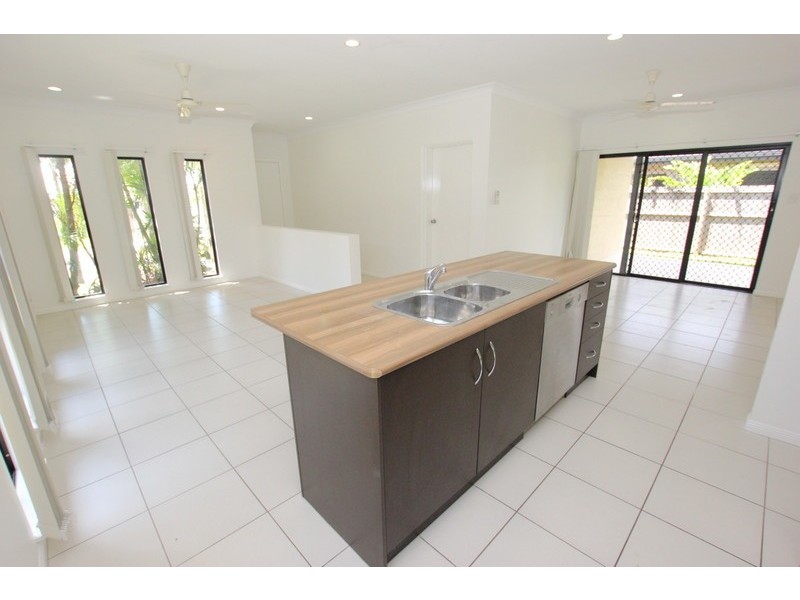 11 Thooleer Vista, Trinity Park QLD 4879