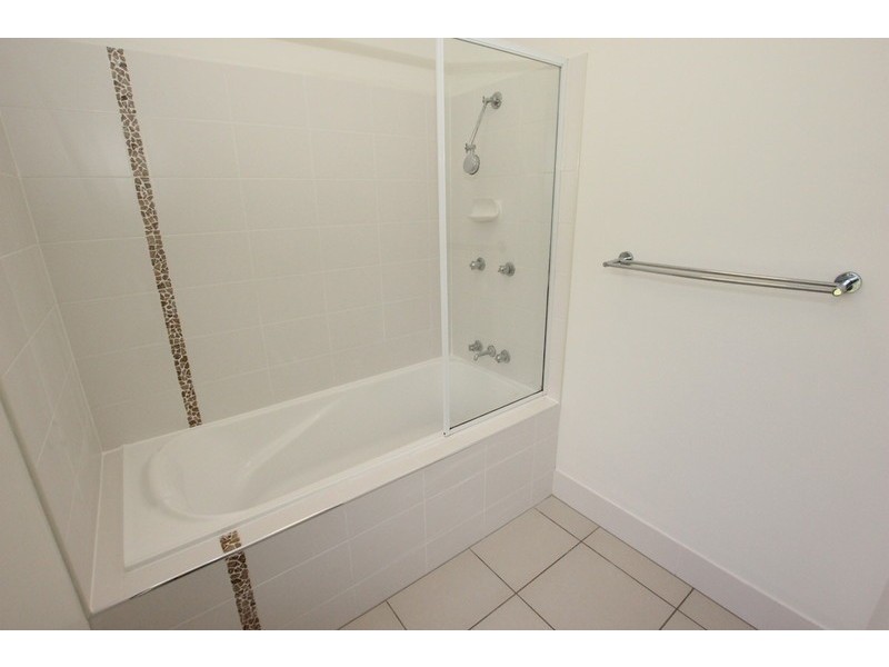 11 Thooleer Vista, Trinity Park QLD 4879