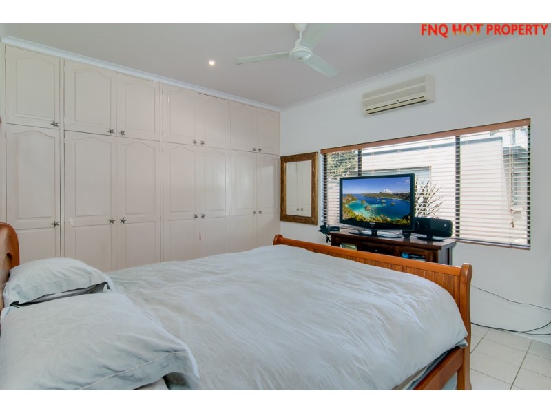 65 Terebra Street, Palm Cove QLD 4879