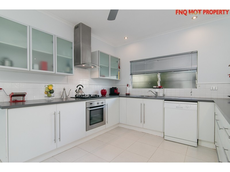 16  Batt St, Clifton Beach QLD 4879