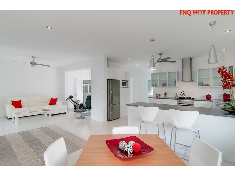 16  Batt St, Clifton Beach QLD 4879