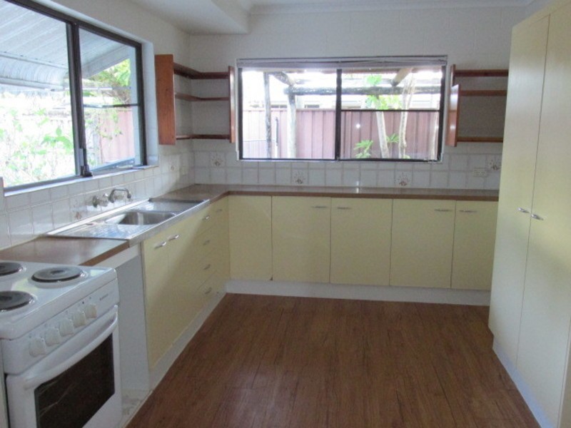 8 Samuel Street, Yorkeys Knob QLD 4878