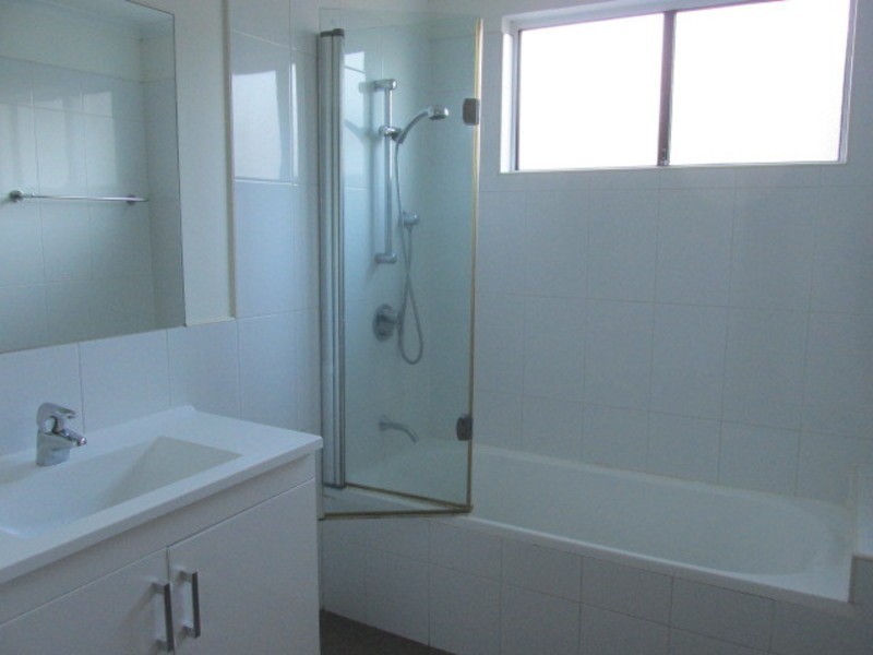 8 Samuel Street, Yorkeys Knob QLD 4878