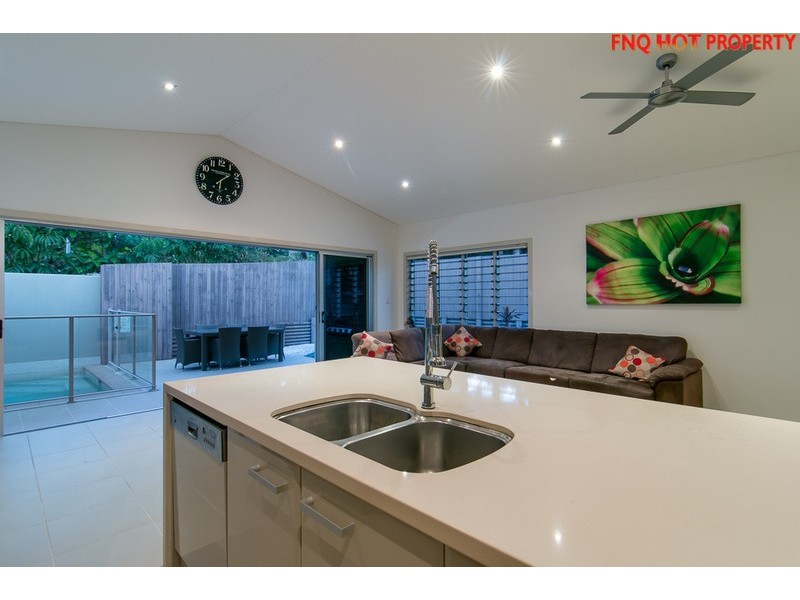 1/60 Harbour Drive, Trinity Park QLD 4879