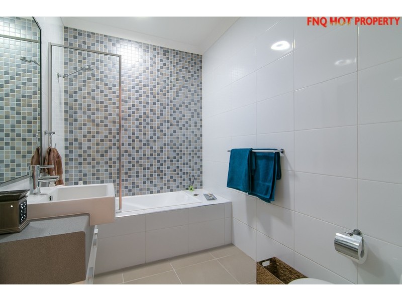 1/60 Harbour Drive, Trinity Park QLD 4879