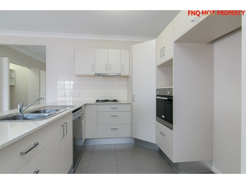 3 Queely Close, Redlynch QLD 4870