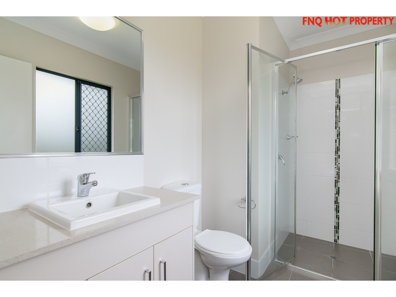 3 Queely Close, Redlynch QLD 4870