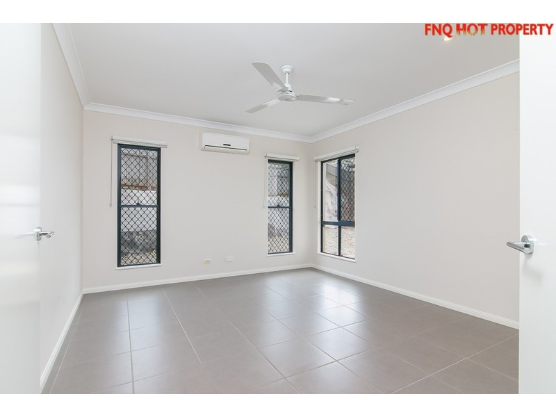 3 Queely Close, Redlynch QLD 4870