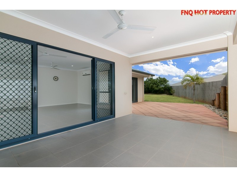 3 Queely Close, Redlynch QLD 4870