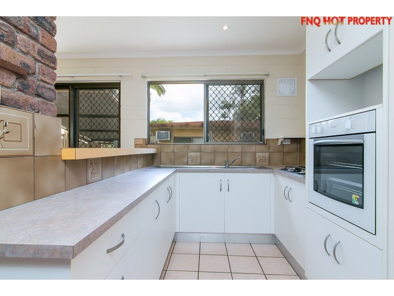 90 Enmore St, Manoora QLD 4870