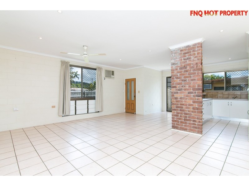 90 Enmore St, Manoora QLD 4870