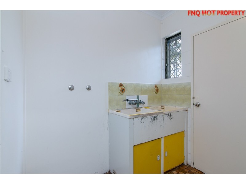 90 Enmore St, Manoora QLD 4870